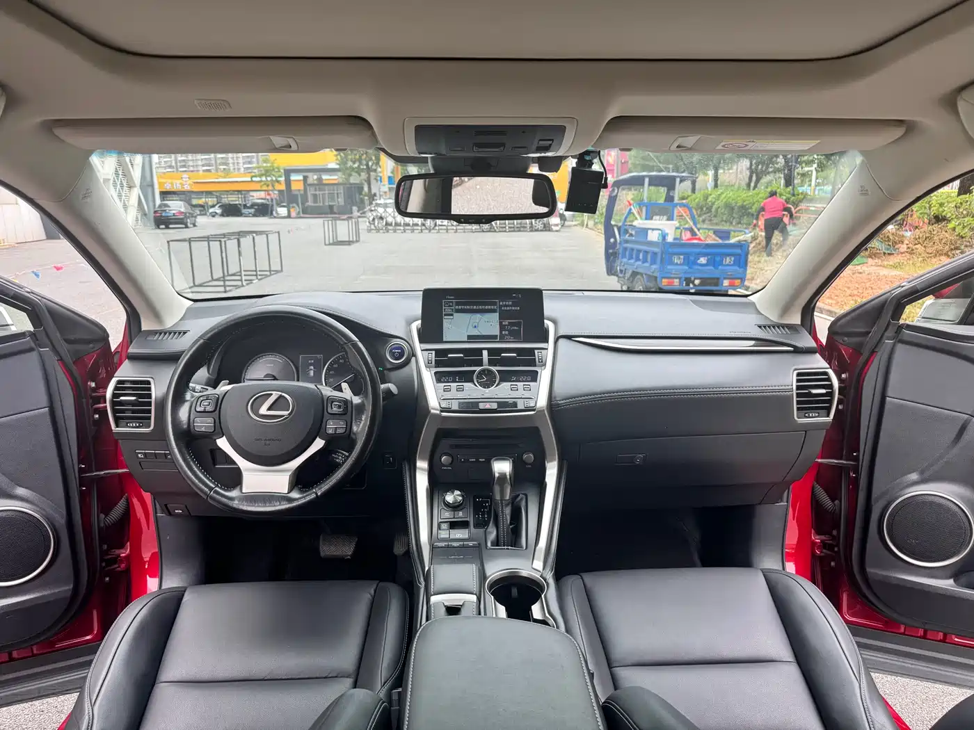 Lexus NX 2017 300h AWD Sharp Edition фото 7