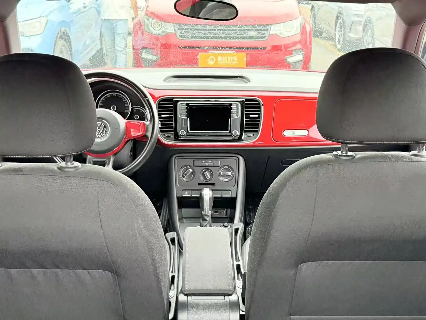 Volkswagen Beetle 2016 Model 180TSI Club Edition фото 6