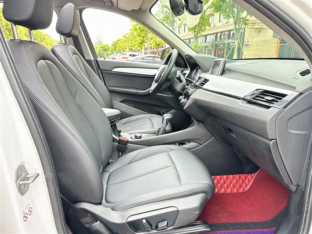 BMW X1 2019 sDrive18Li Fashion Model фото 9