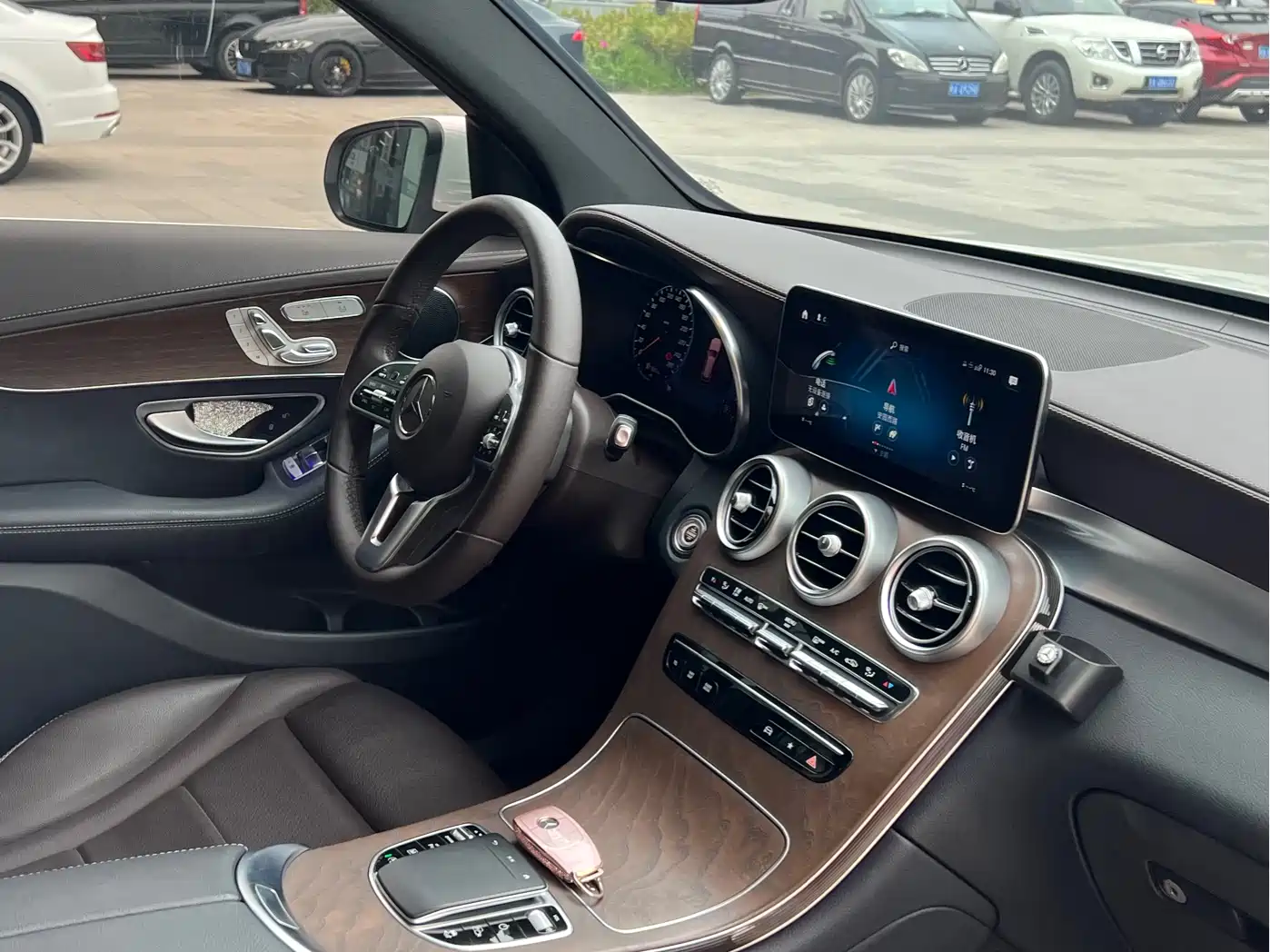 Mercedes-Benz GLC 2022 Facelift II GLC 260 L 4MATIC Luxury фото 15