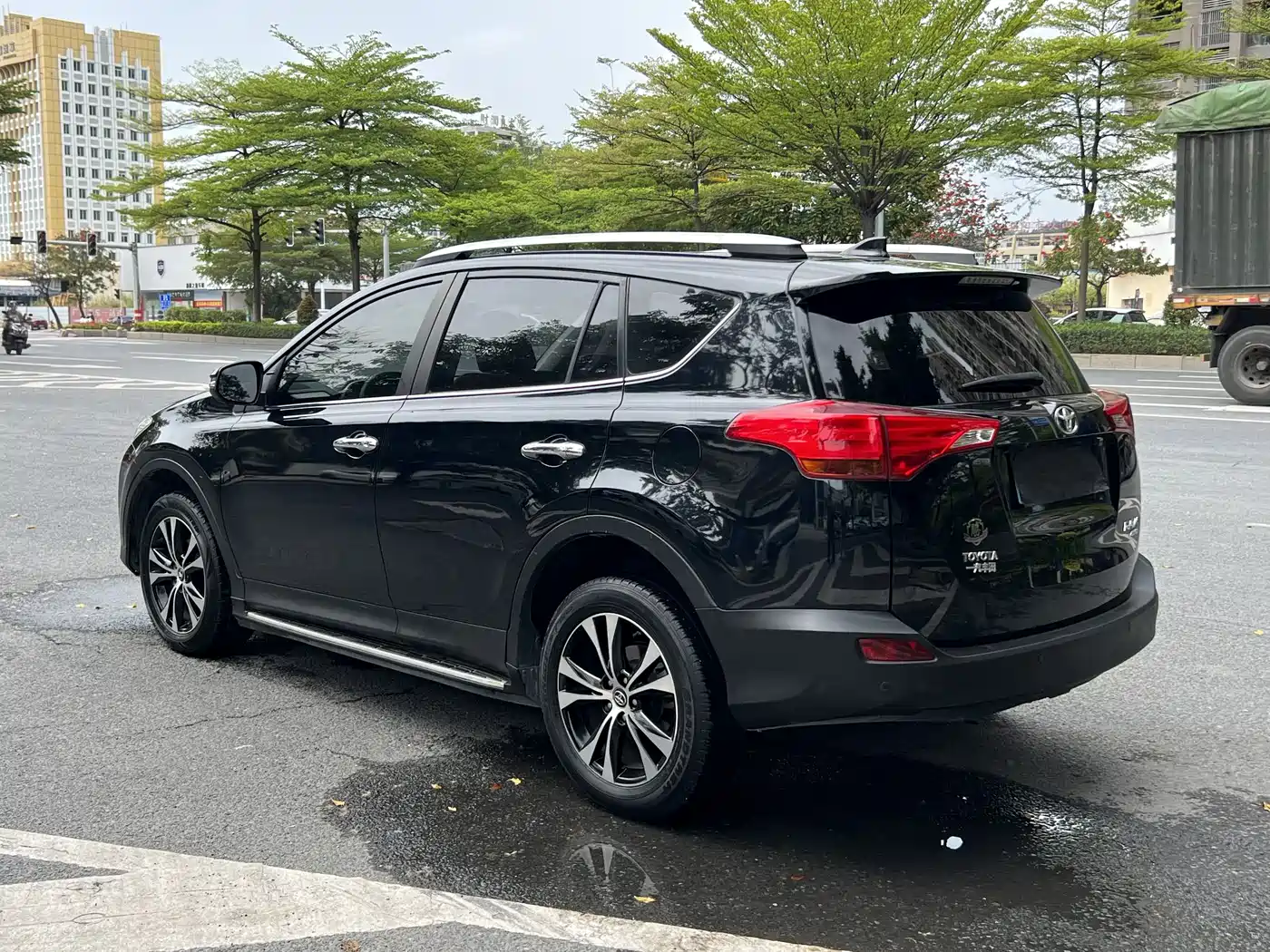 Toyota RAV4 Rongfang 2015 2.5L Automatic 4WD Elite Edition фото 3