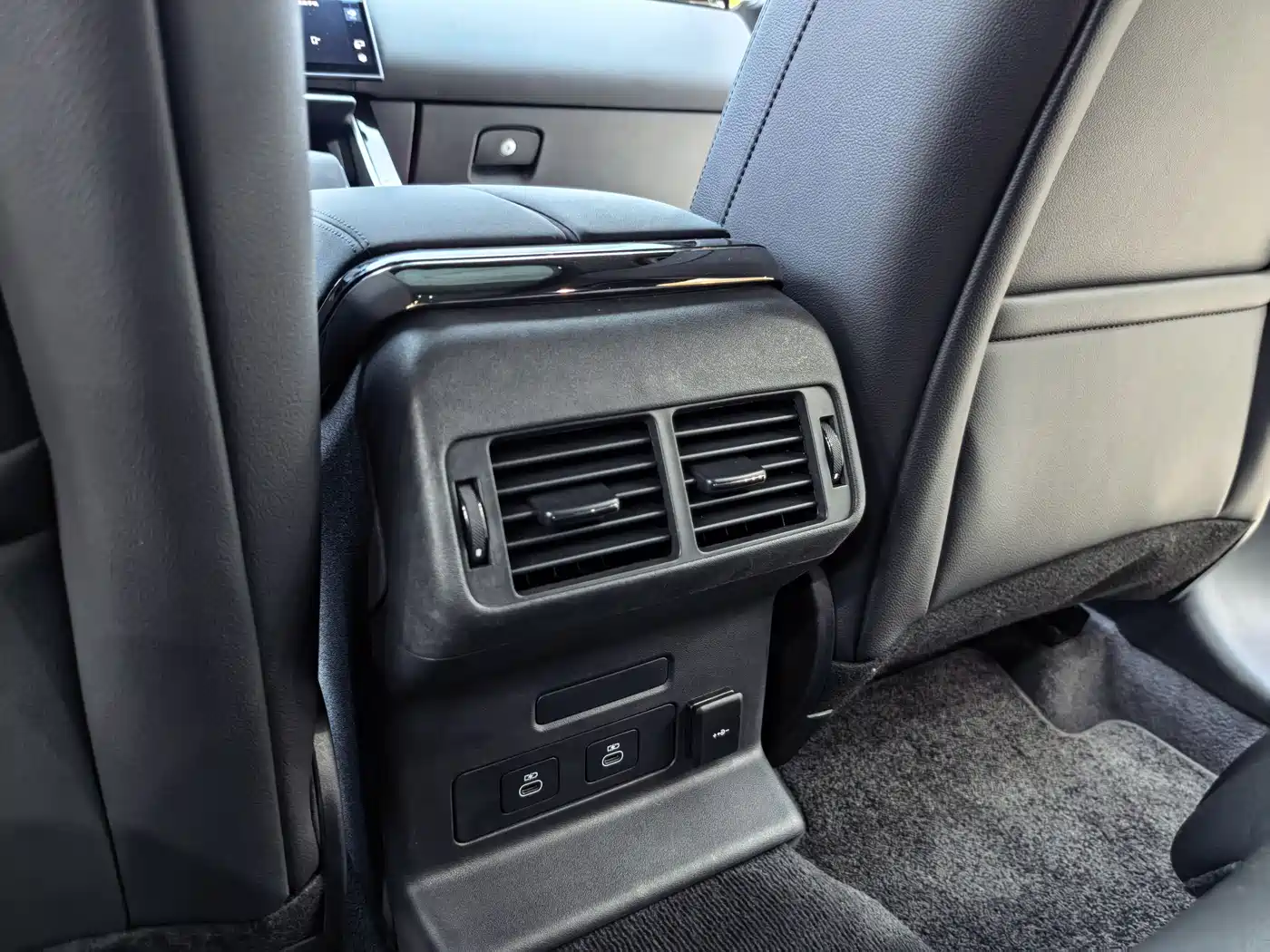 Land Rover Range Rover Velar 2025 S фото 9