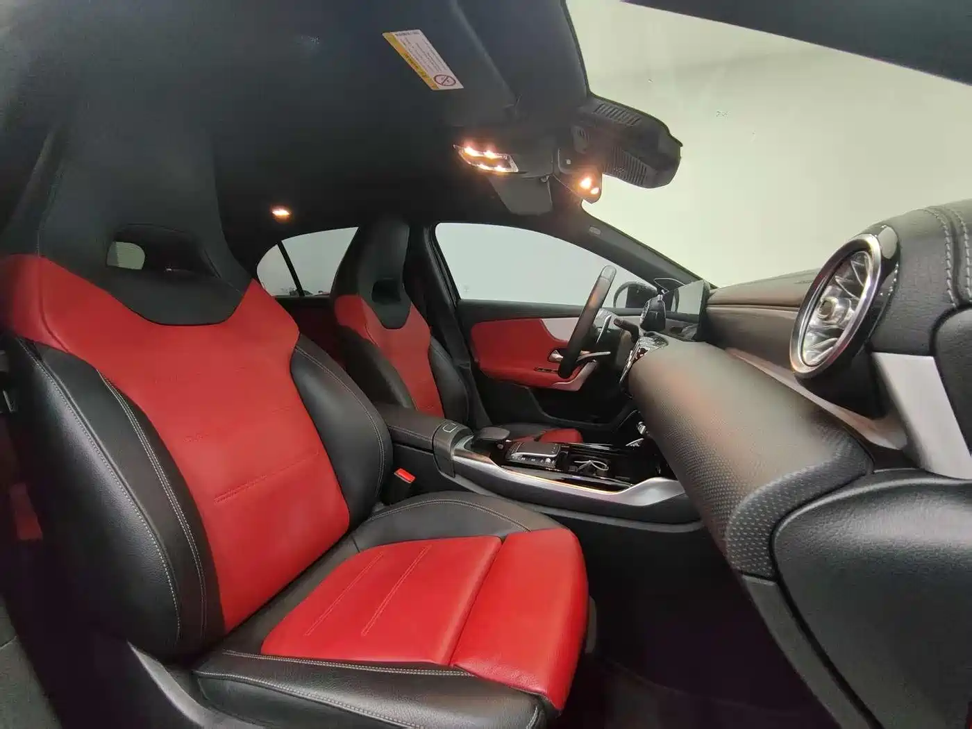 Mercedes-Benz A-Class AMG (Import) 2020 AMG A 35 4MATIC фото 18