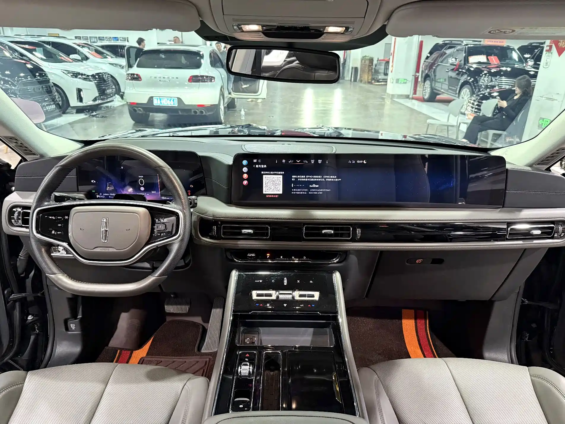 Фото 5 - Lincoln Aviator