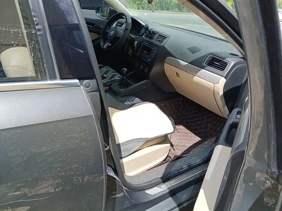 Volkswagen Sagitar 2014 1.6L Manual Comfort фото 8