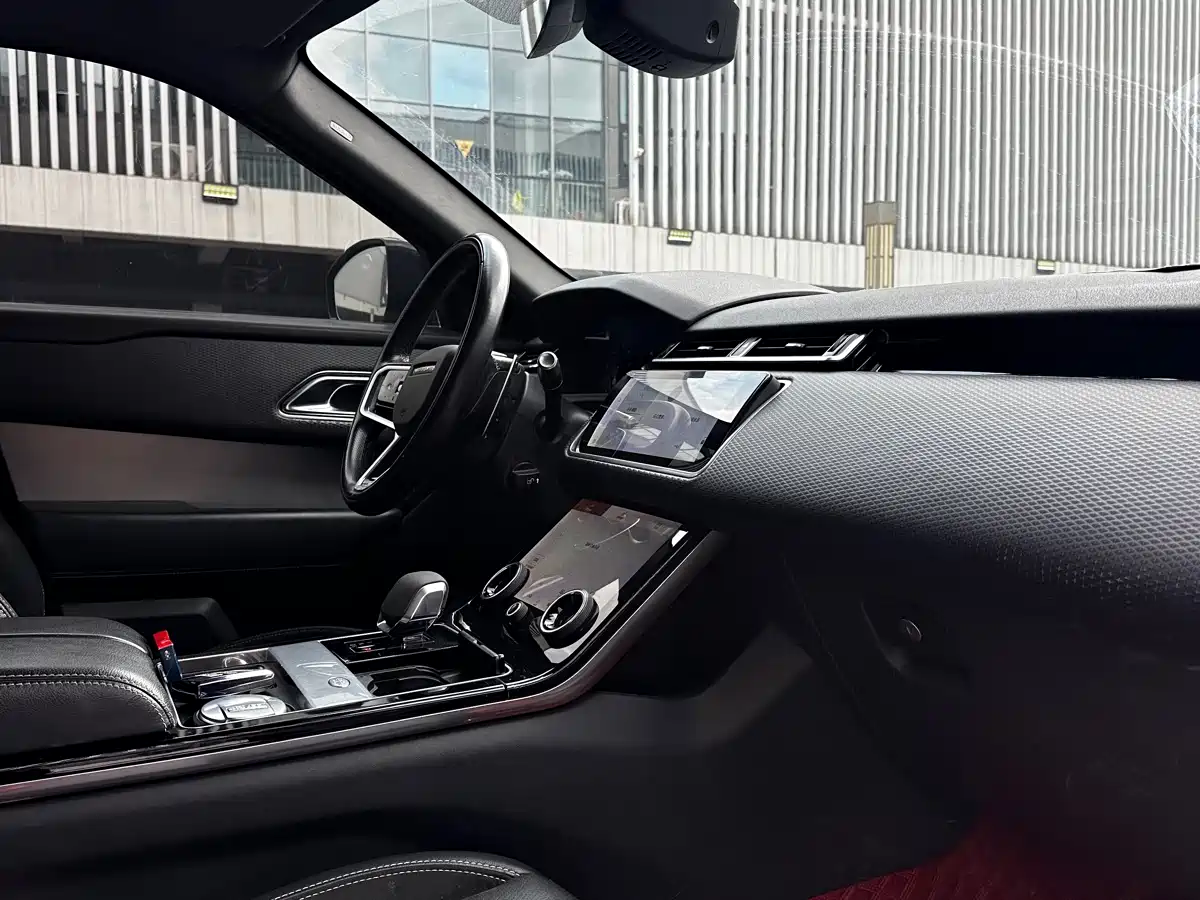 Land Rover Range Rover Velar 2021 P250 Gloss Black Collector's Edition фото 12
