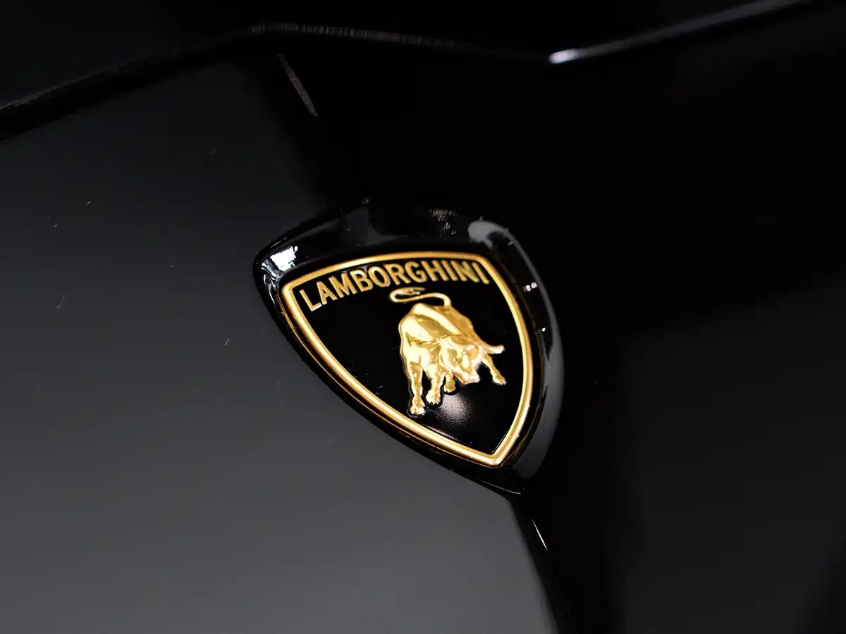 Фото 10 - Lamborghini Aventador