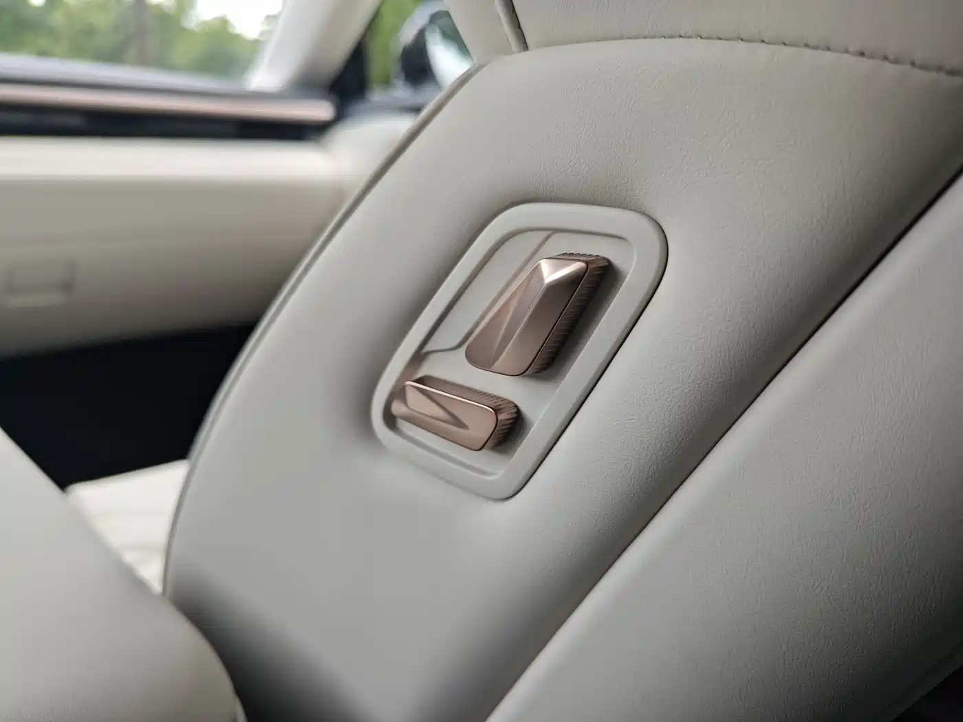 Lynk & Co 10 EM-P 2025 Model 120km Base Version фото 19