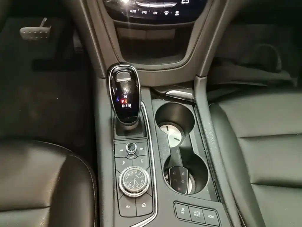 Фото 14 - Cadillac XT5