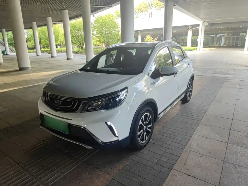 Фото 2 - Geely Vision X3