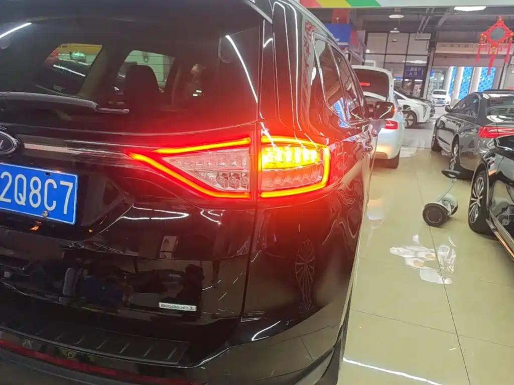 Фото 8 - Ford Edge