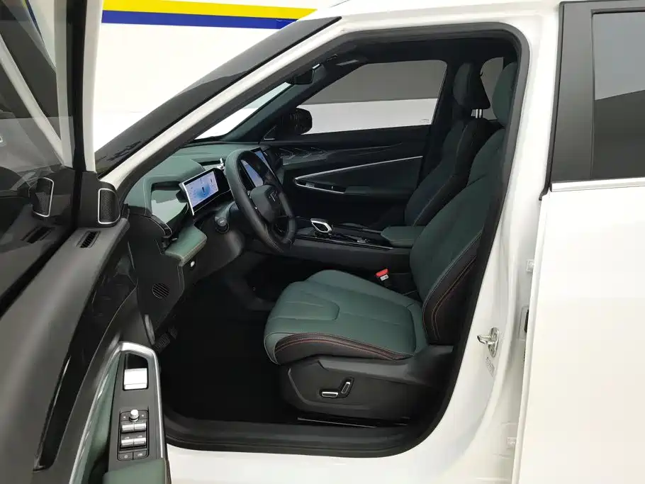 Фото 9 - Geely Atlas