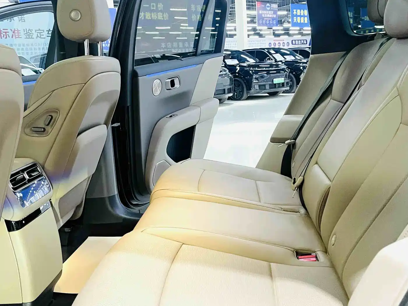 Li Auto i6 2026 2025 4WD Base Model