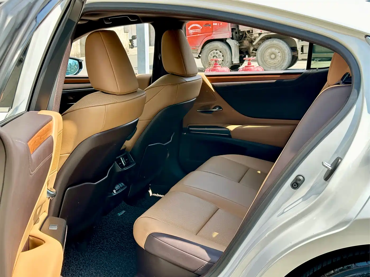 Lexus ES 2020 Model 300h Excellence Edition фото 6