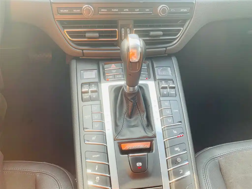 Porsche Macan 2018 Macan 2.0T фото 21