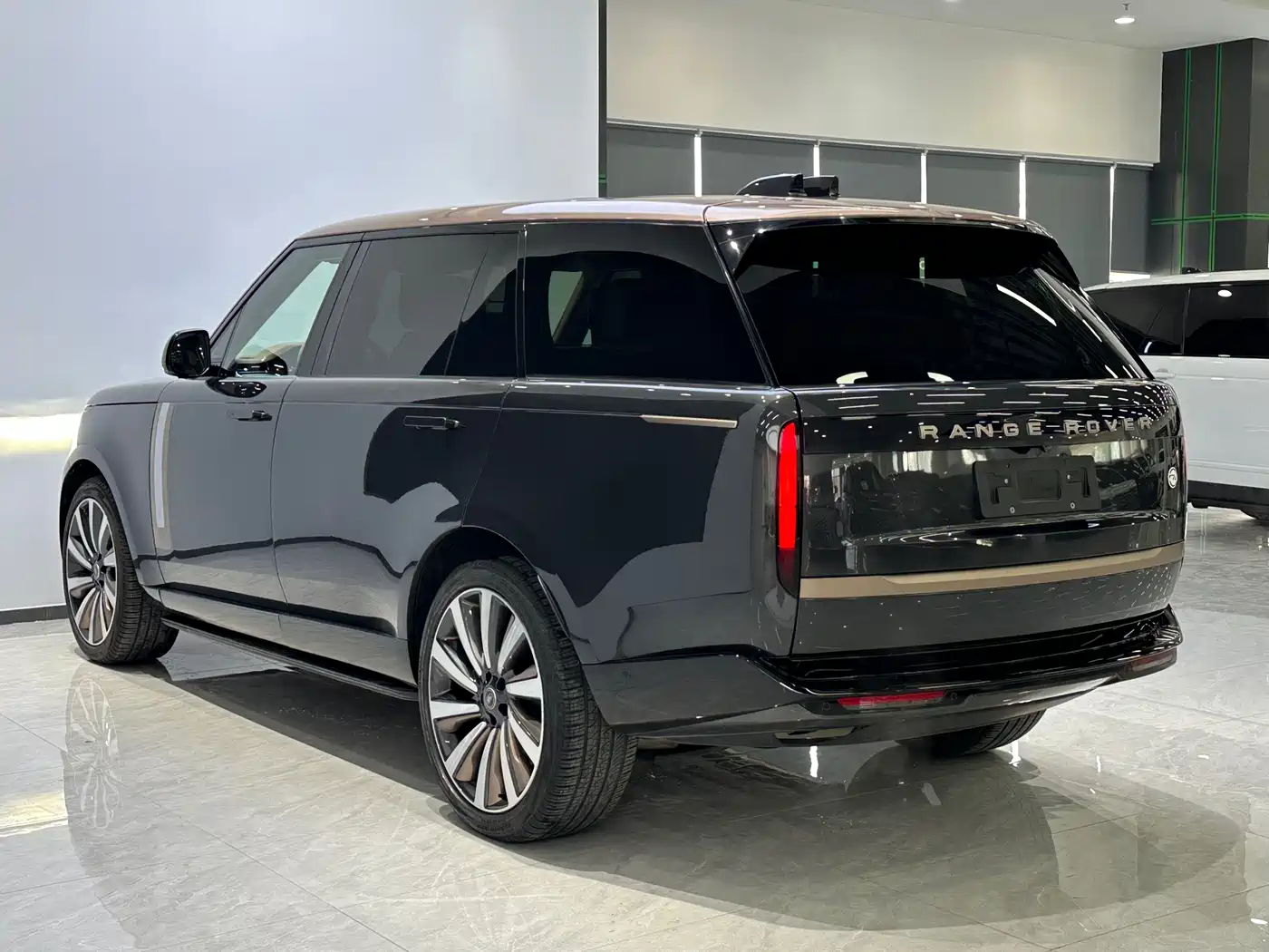 Land Rover Range Rover 2024 3.0 L6 400PS SV Honor Genesis Extended фото 7