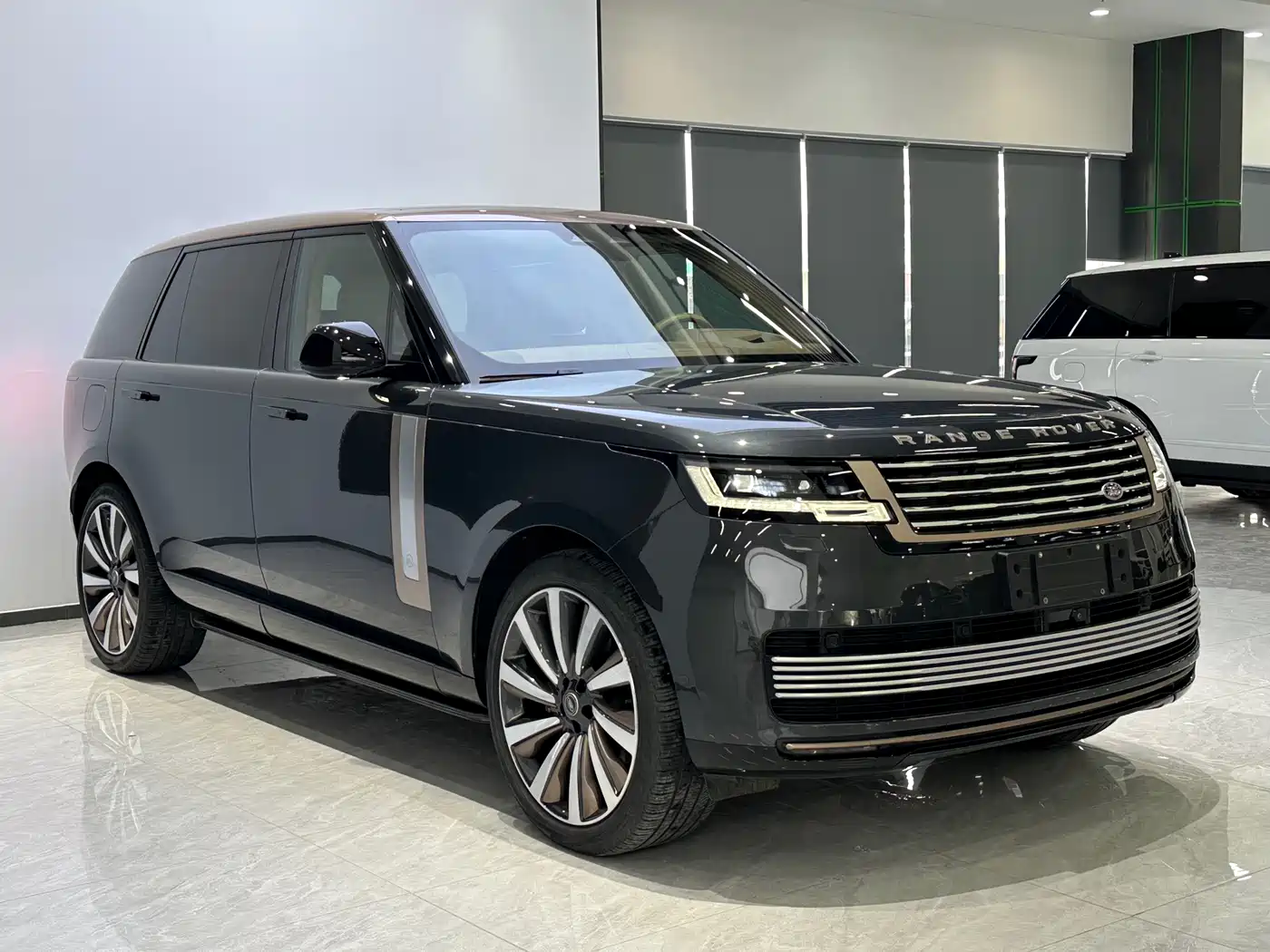 Land Rover Range Rover 2024 3.0 L6 400PS SV Honor Genesis Extended фото 3