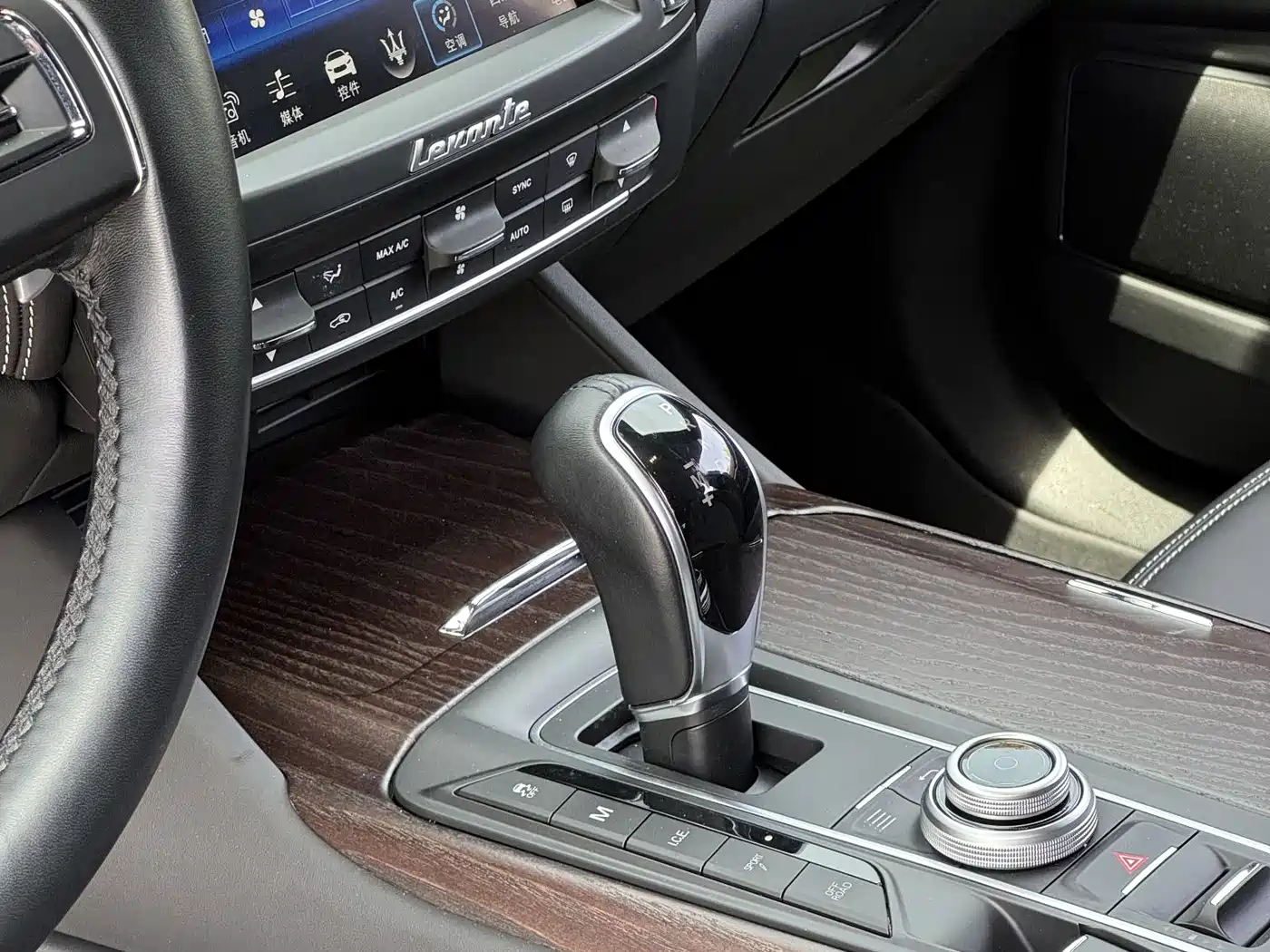 Maserati Levante 2018 3.0T Luxury Zegna Edition фото 16