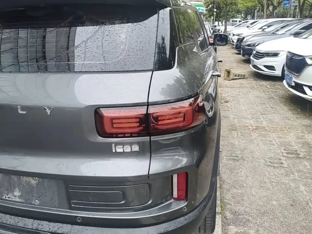 Фото 24 - Geely ICON