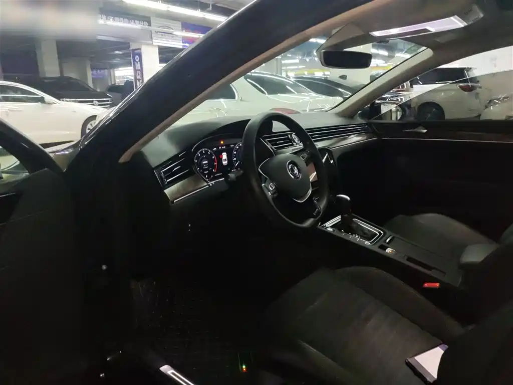 Volkswagen Magotan 2018 330TSI DSG Premium фото 12
