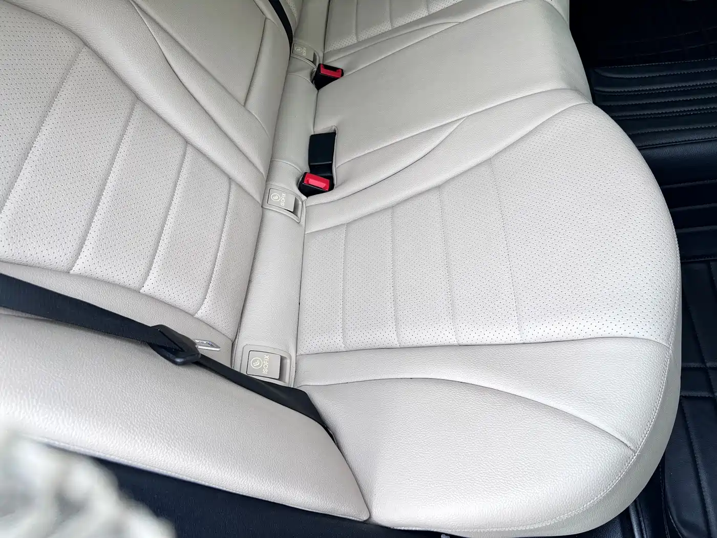 Photo 16 - Mercedes-Benz C-Class