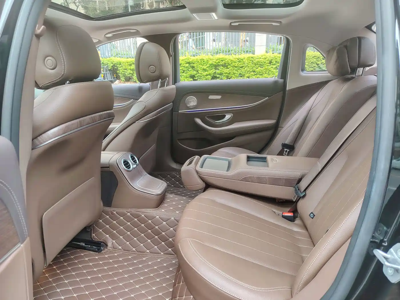 Mercedes-Benz E-Class 2021 E 300 L Fashion фото 11