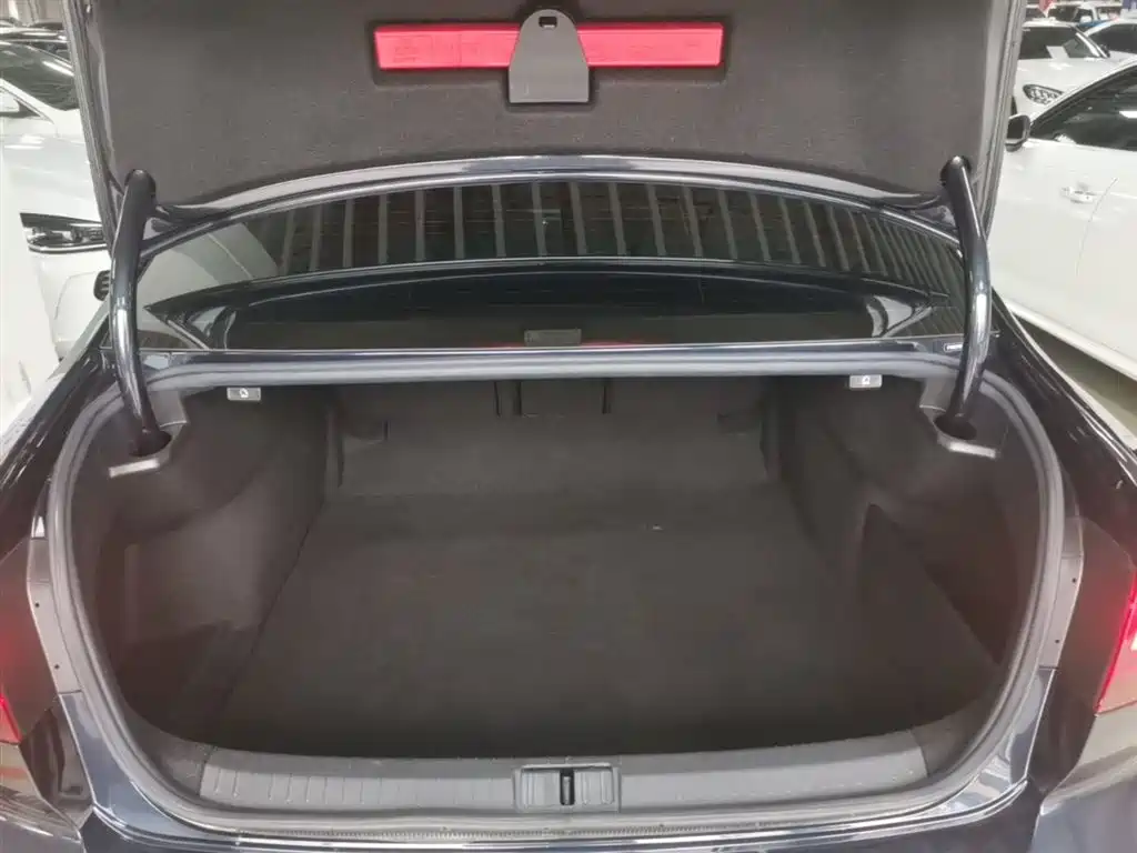 Volkswagen Magotan 2023 Model 2 Million Commemorative Edition 330TSI DSG Luxury фото 19