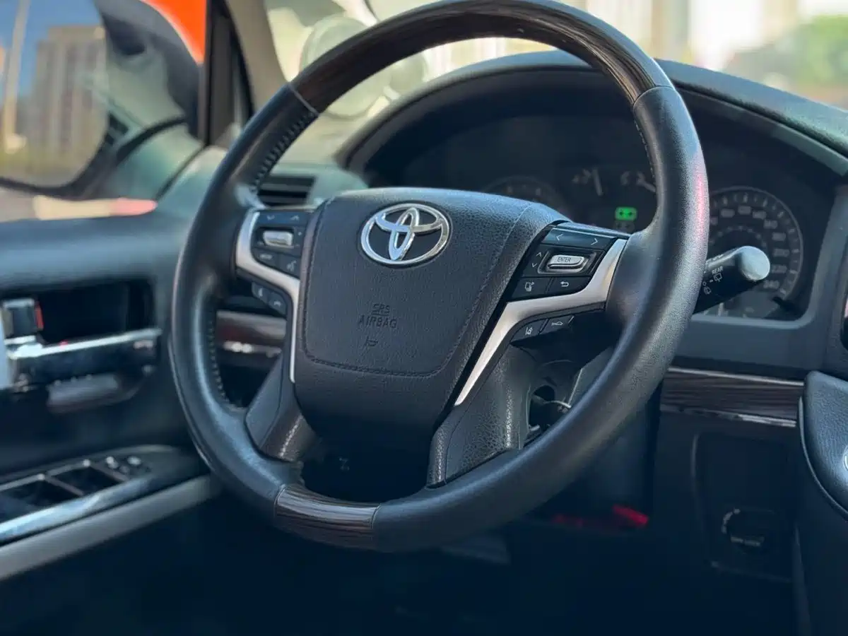 Toyota Land Cruiser (Import) 2014 2015 4.0L V6 Middle East Limited Edition