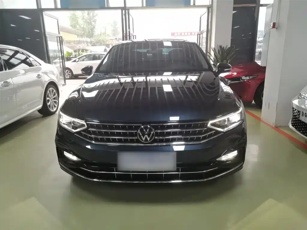 Volkswagen Magotan 2023 Model 2 Million Commemorative Edition 330TSI DSG Luxury фото 3