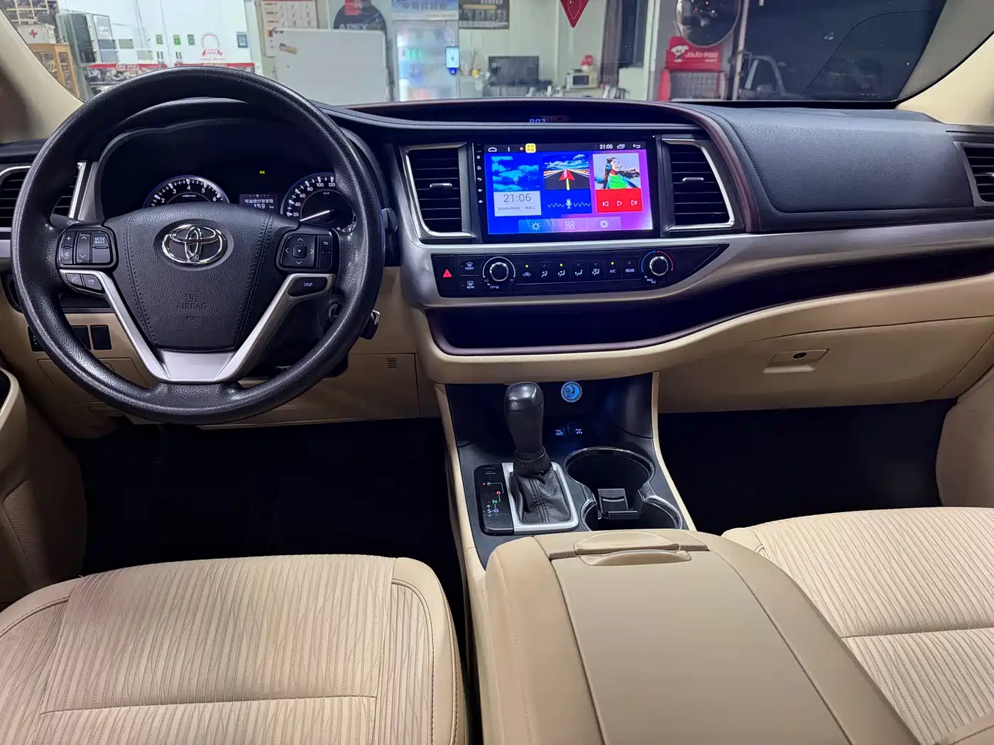 Photo 7 - Toyota Highlander