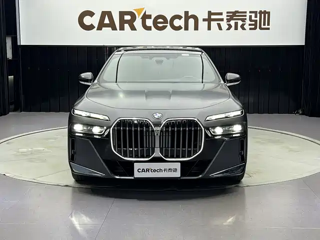 BMW 7 Series 2023 740Li Exclusive M Sport Package — фото 2