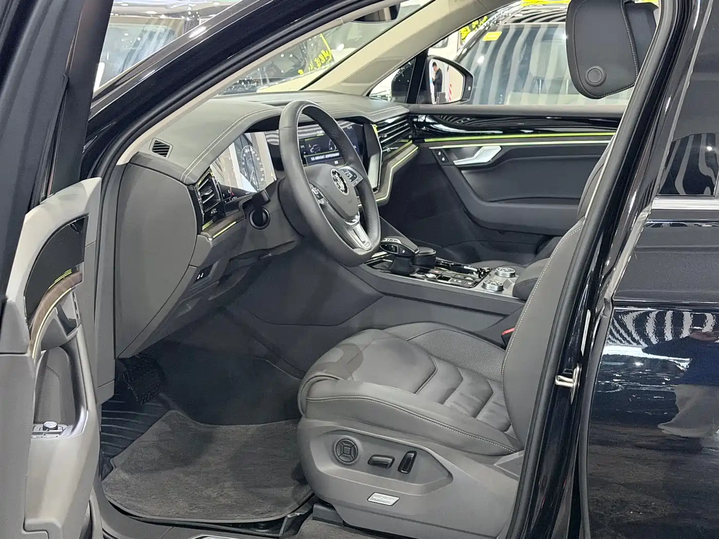 Volkswagen Touareg 2020 2.0TSI Rui Shang Edition China VI фото 6