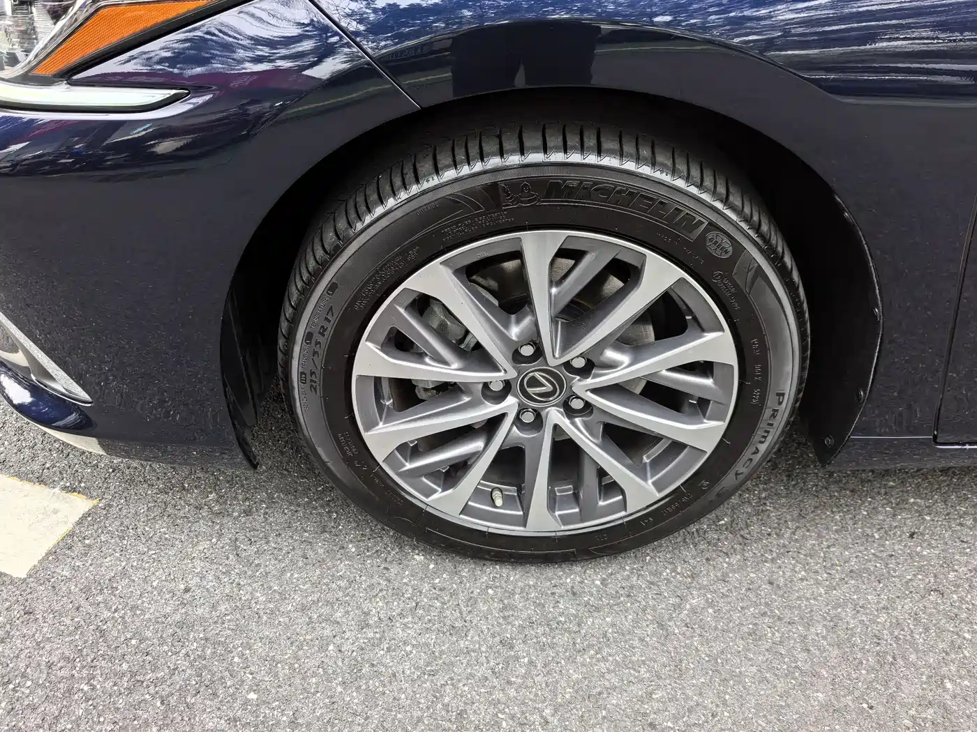 Lexus ES 2023 200 Excellence Edition фото 11