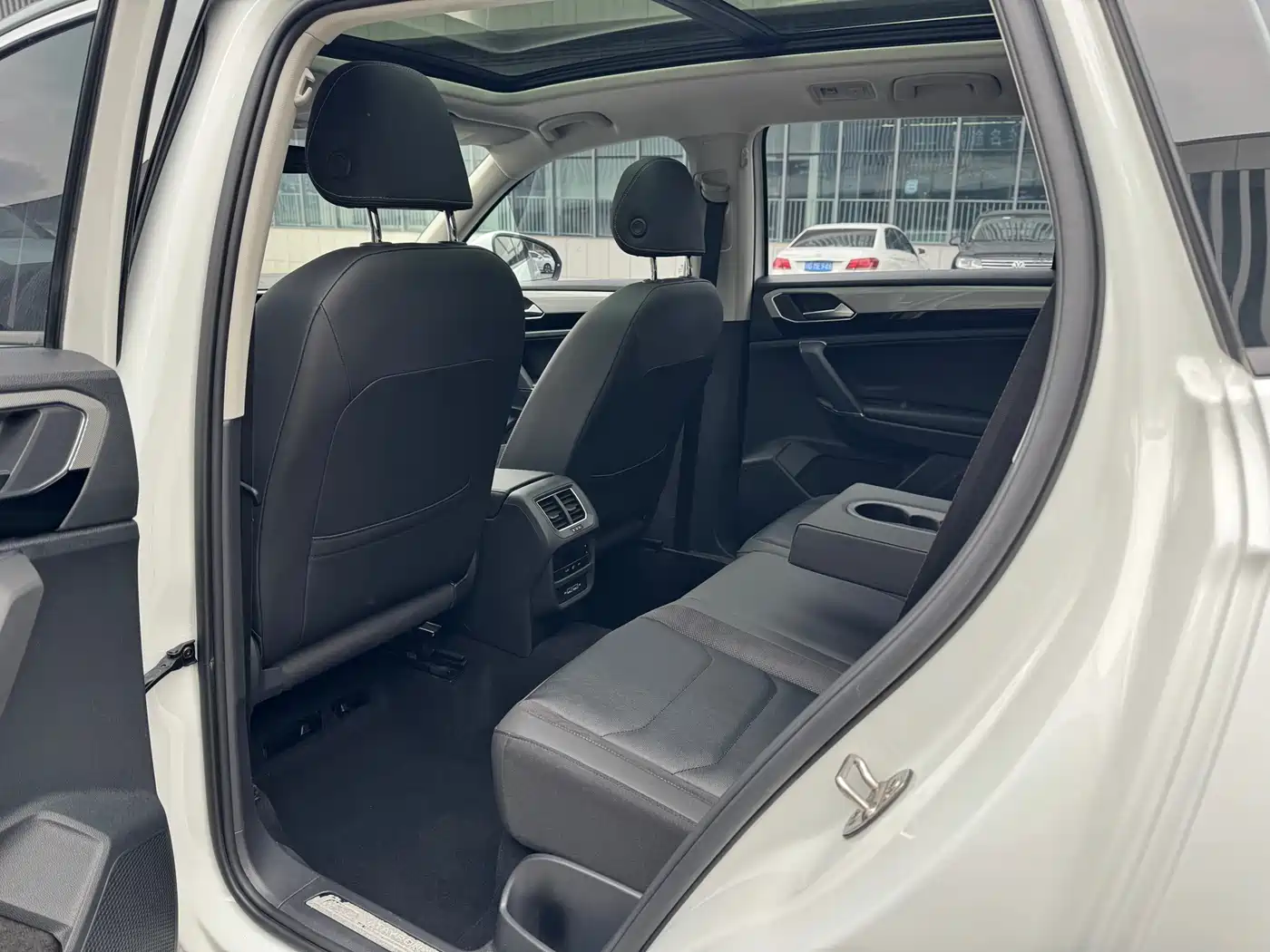 Volkswagen Tayron 2022 280TSI 2WD Luxury Smart Connect Edition фото 4