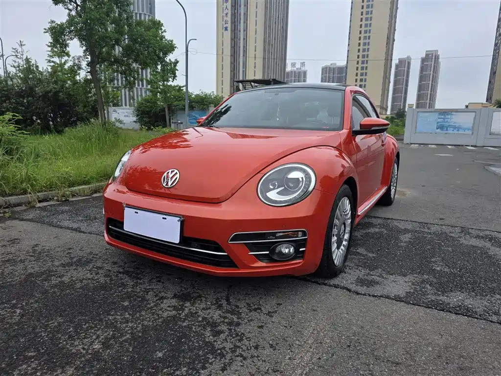 Volkswagen Beetle 2018 180TSI Joy Orange Edition