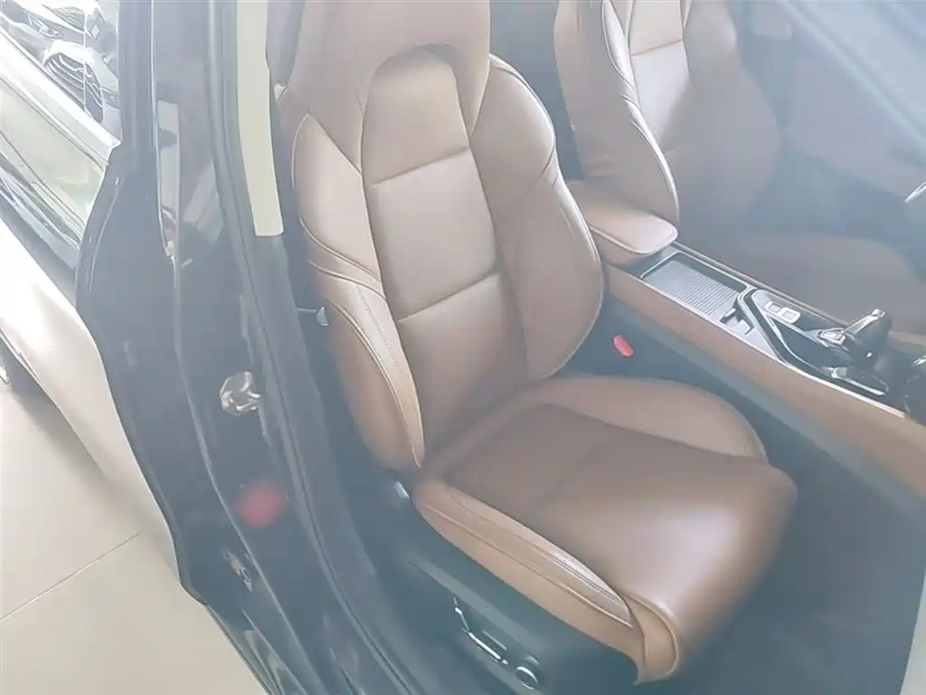 Lynk & Co 03 2018 1.5TD DCT Pro Version China V фото 25