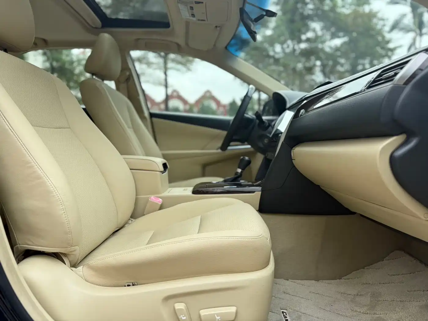 Toyota Camry 2016 2.0G 10th Anniversary Leading Edition фото 14