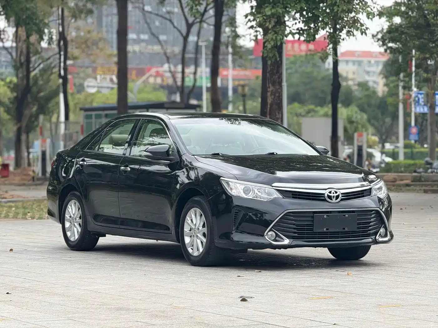 Toyota Camry 2016 2.0G 10th Anniversary Leading Edition фото 3