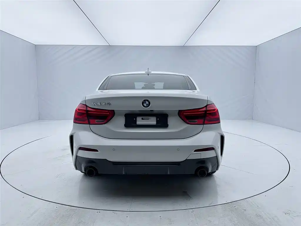 BMW 1 Series 2021 120i M Sport Shadow Edition фото 6