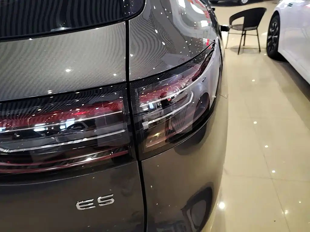 Фото 8 - Geely Galaxy Galaxy E5