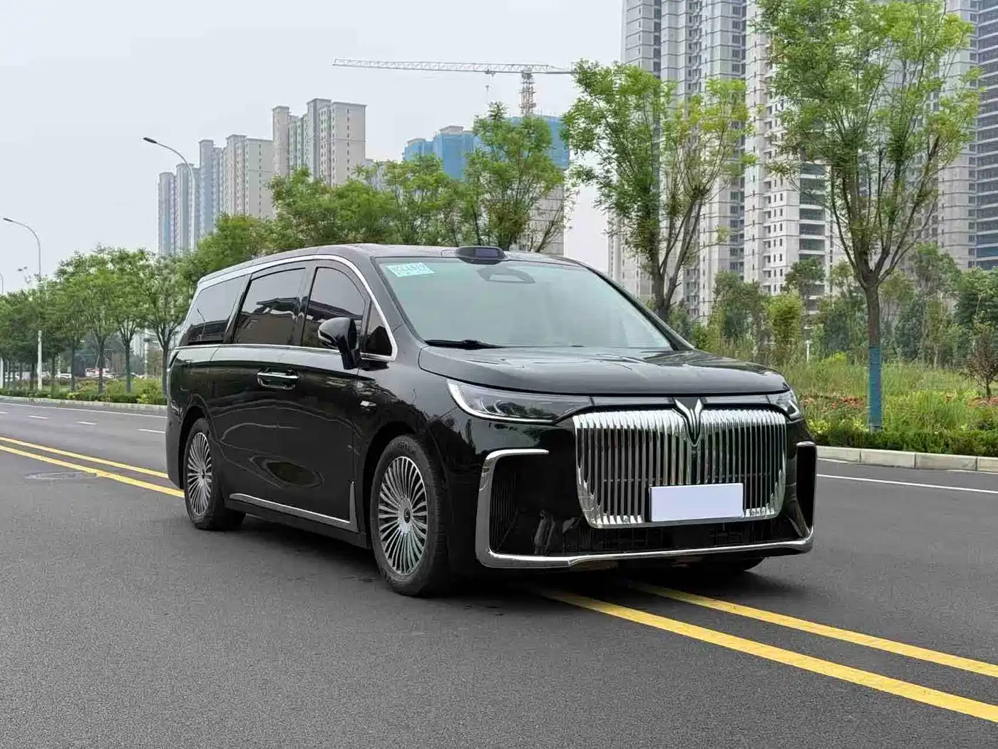 Voyah Auto Voyah Dreamer 2025 PHEV AWD Flagship Qian Kun Edition фото 3