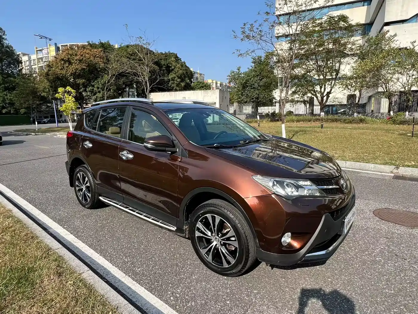 Toyota RAV4 Rongfang 2015 2.5L Auto 4WD Premium Edition фото 3