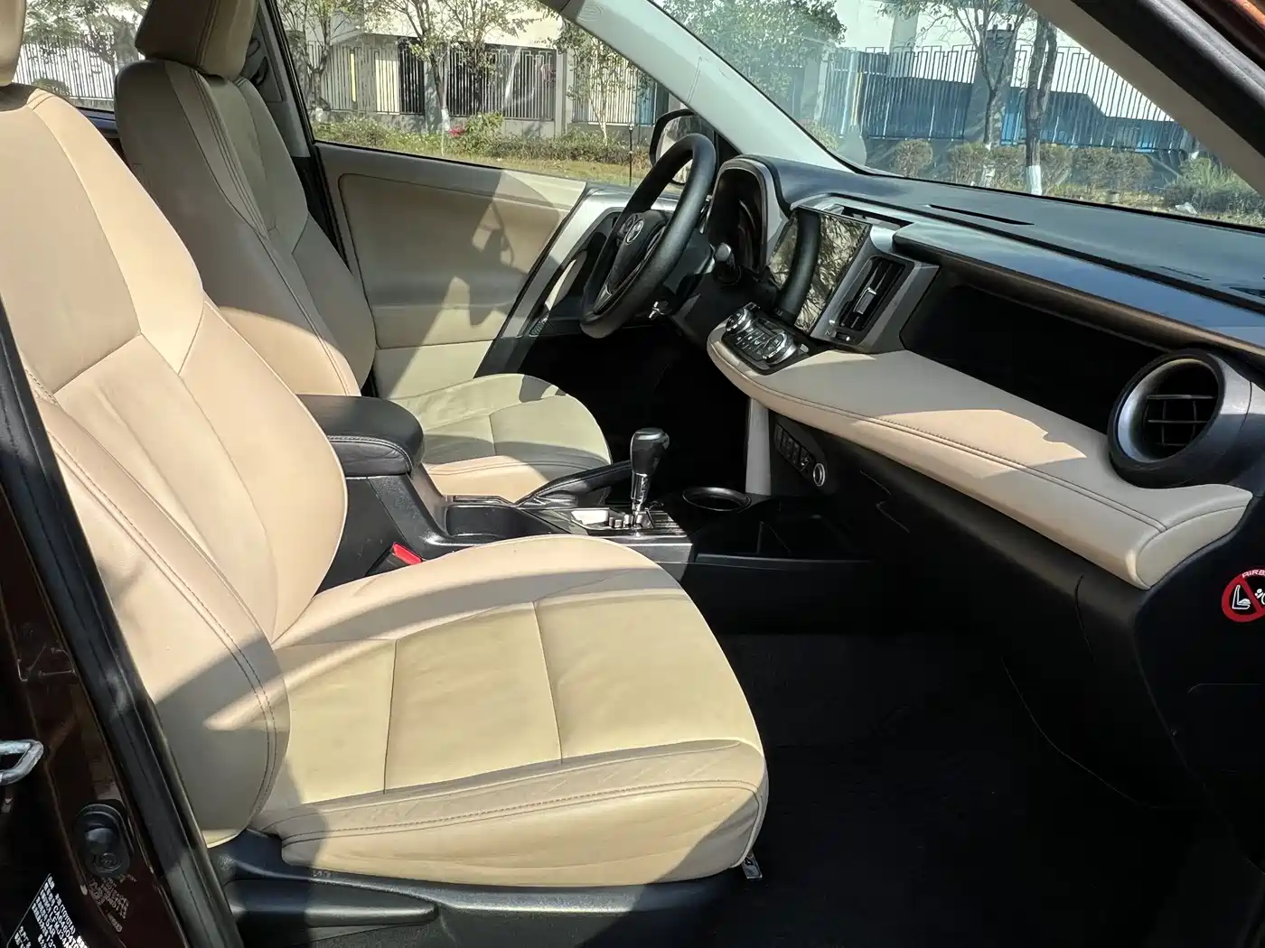 Toyota RAV4 Rongfang 2015 2.5L Auto 4WD Premium Edition фото 9
