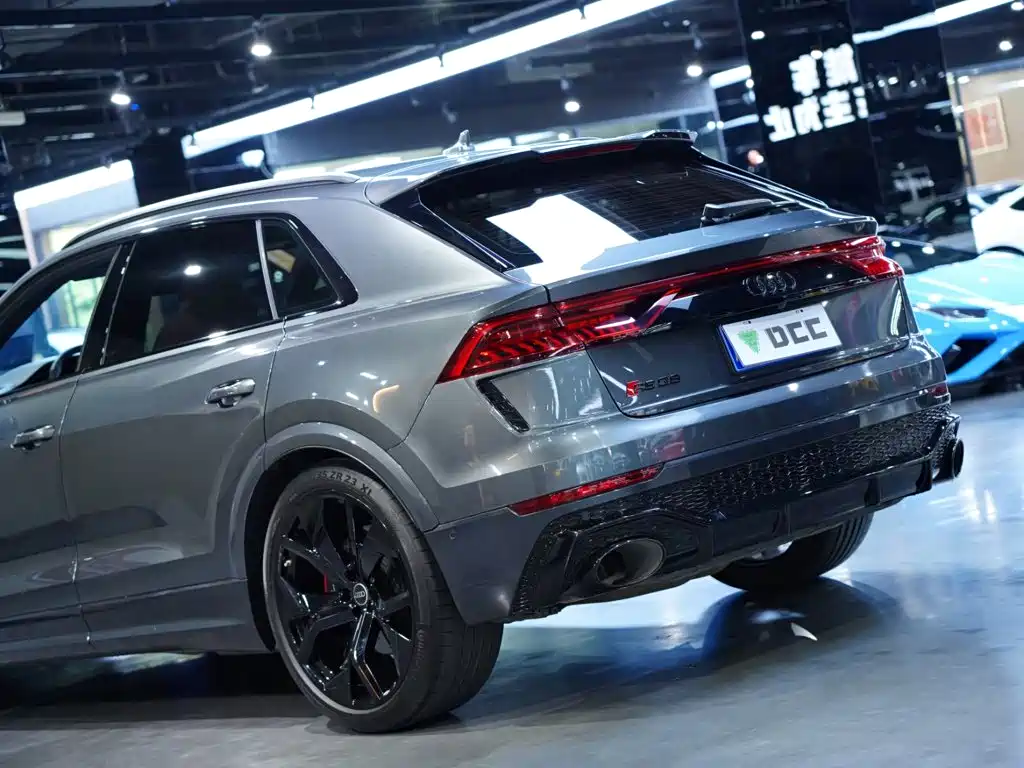 Photo 7 - Audi RS Q8