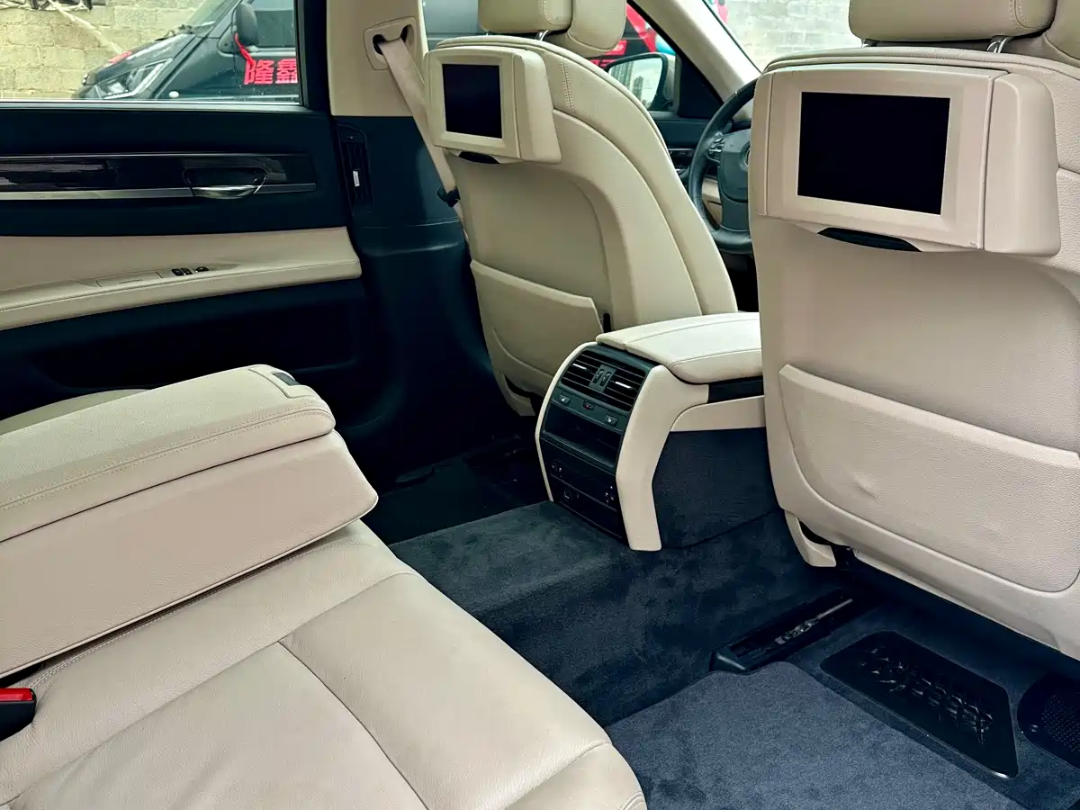 BMW 7 Series 2011 730Li Elegance фото 11