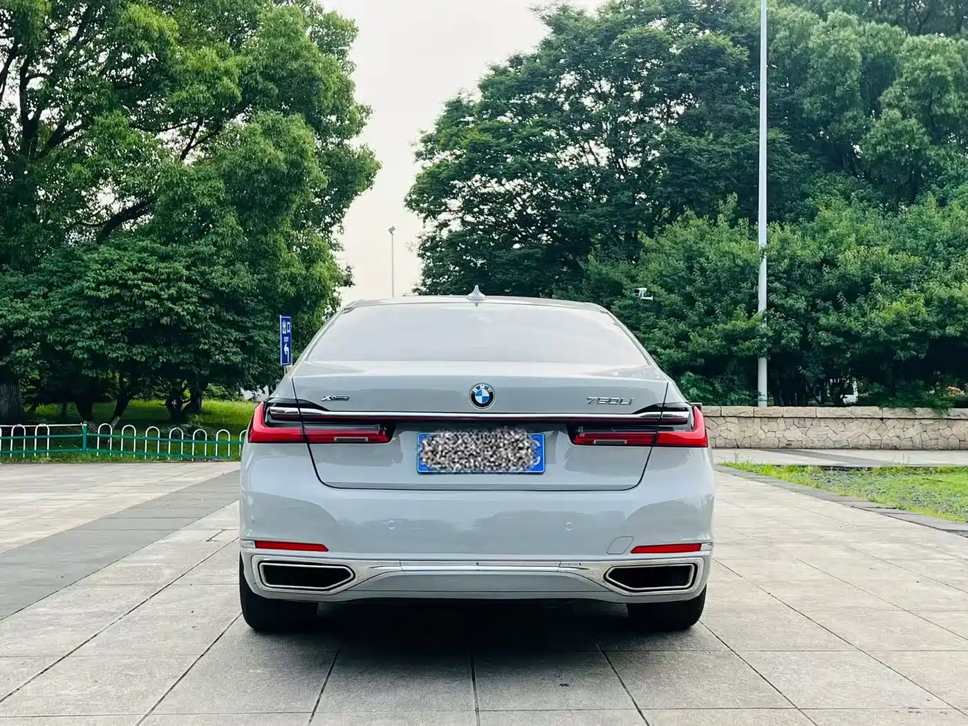 BMW 7 Series 2016 750Li xDrive 4-Seater фото 8