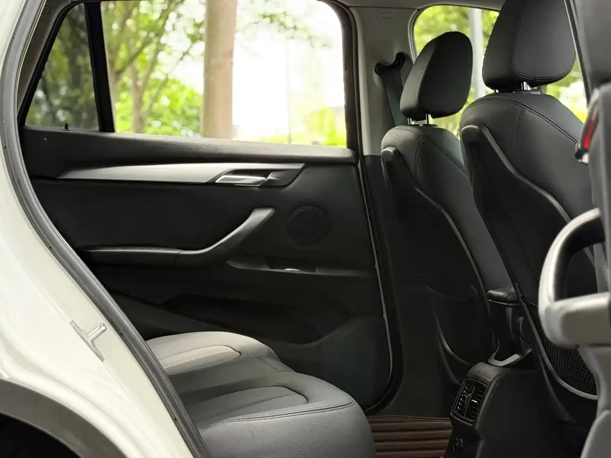 BMW X1 2018 sDrive20Li Leading Model фото 13