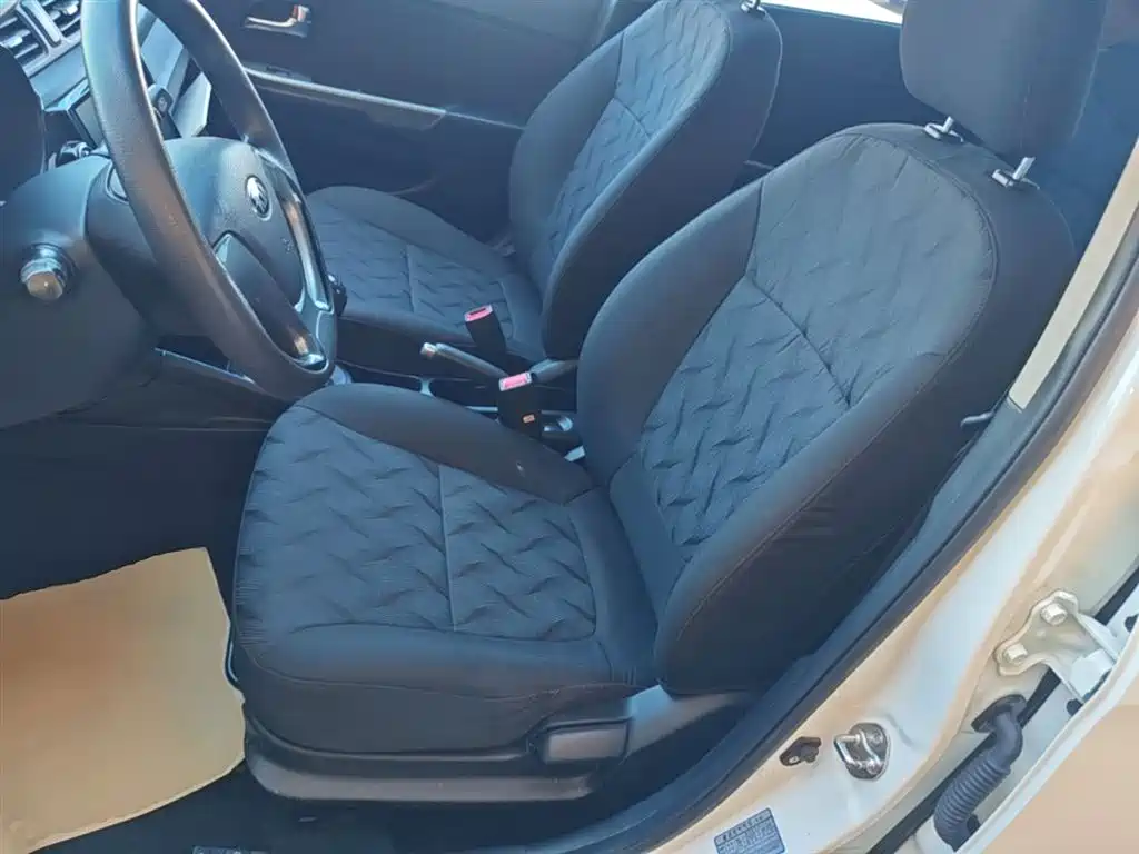 Kia K2 2015 Sedan 1.4L MT GLS фото 15
