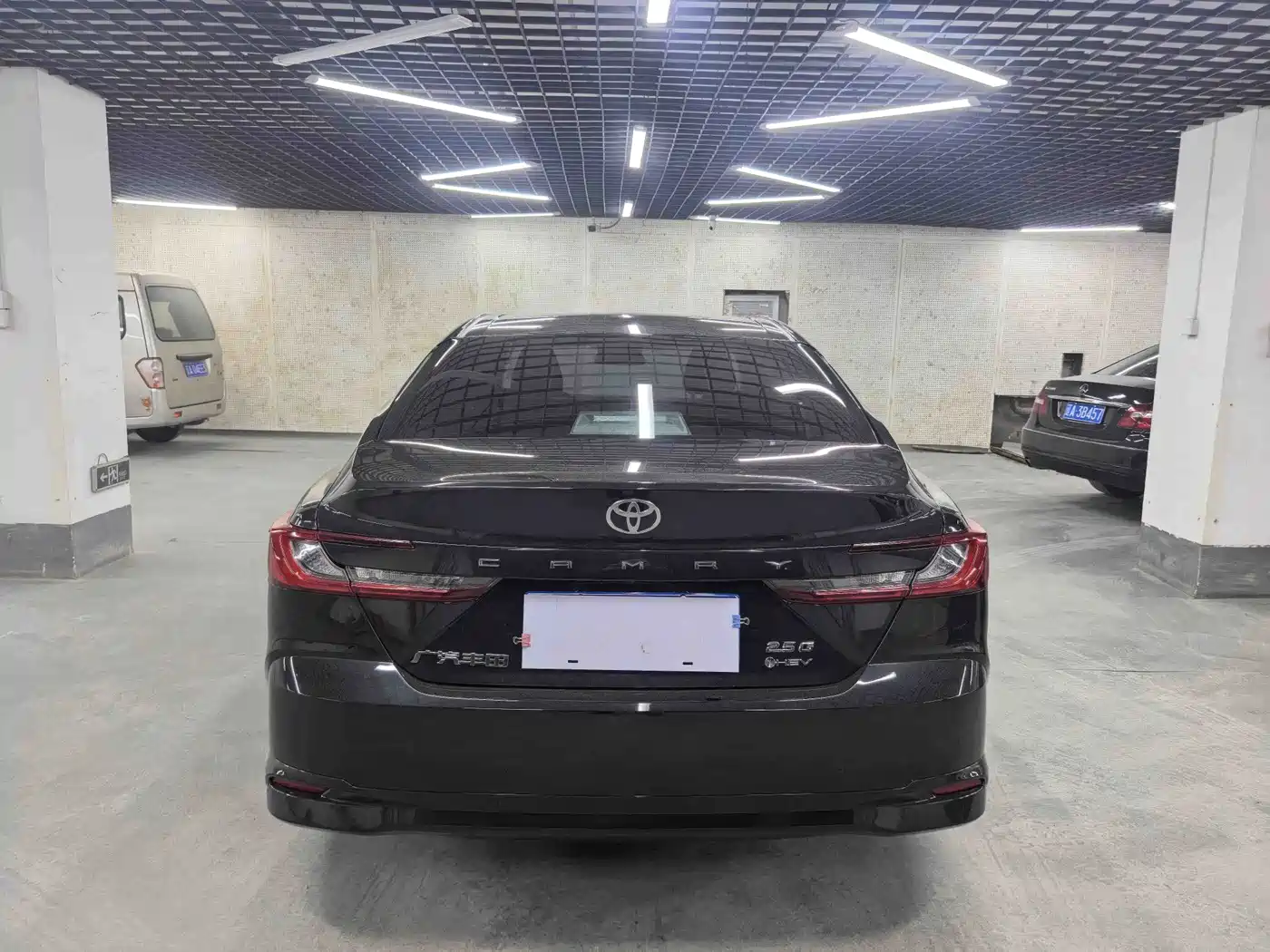 Фото 8 - Toyota Camry