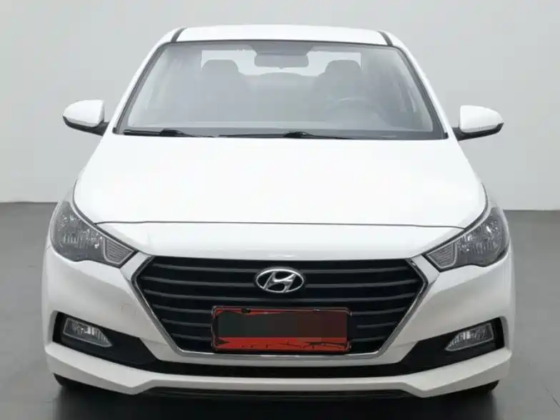 Photo 1 - Hyundai Verna